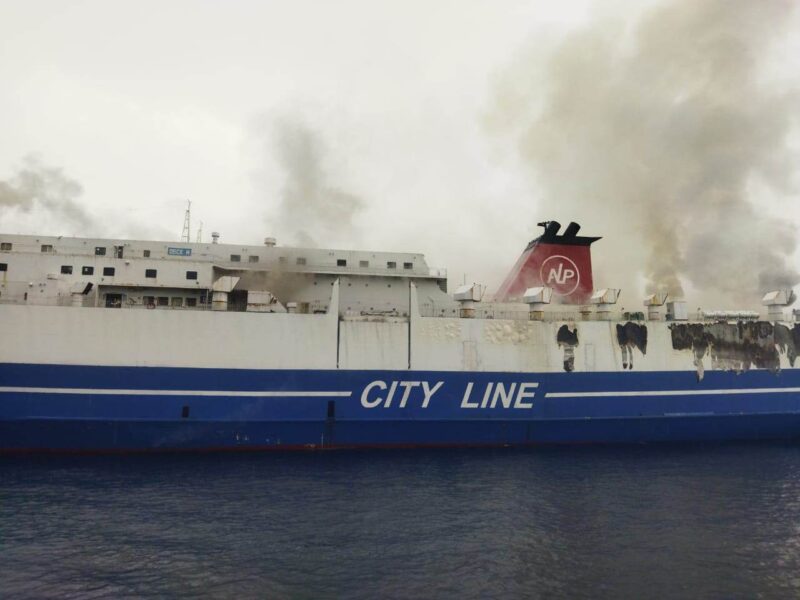 Kapal KMP Mutiara I yang mengalami kebakaran dan akhirnya tenggelam di kawasan perairan Karangasem, Bali.