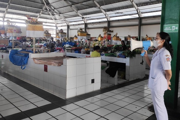 Kegiatan edukasi penanganan DBD di Pasar Intaran, Sanur, Denpasar Selatan, Kamis (26/1/2023).