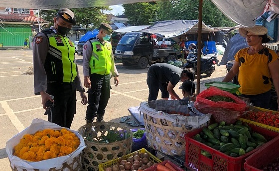 Menjelang hari raya Kuningan, Satsamapta Polres Tabanan menggencarkan mobiling patrol dengan memantau beberapa pasar.