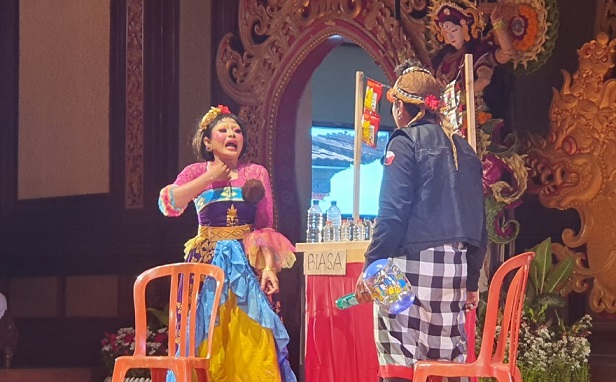 Penampilan salah satu grup bondres dalam audisi Bondres se-Bali yang digelar Disbud Provinsi Bali di Gedung Ksirarnawa, Taman Budaya, Senin (23/1/2023).