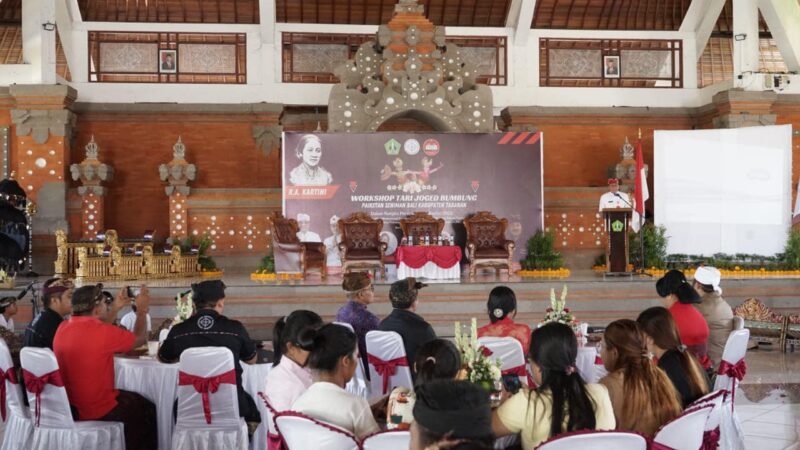 Workshop Pakem Joged Bumbung Tradisi Menuju Modernisasi, dibuka oleh Sekda I Gede Susila di Gedung Kesenian I Ketut Maria Tabanan, Minggu (23/4/2023).