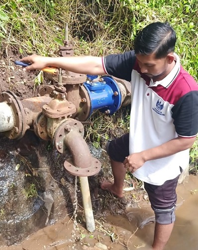 Pemeliharaan pipa air oleh Perumda THB. (ist)