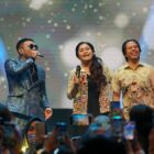 Penyanyi Judika memeriahkan puncak HUT ke-6 Varash di BNDCC, Nusa Dua, Sabtu (22/7/2023).