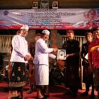 Penjabat Bupati Klungkung, I Nyoman Jendrika, menghadiri Pasobyahan Awig-awig Desa Adat Sangkanbuana di Balai Desa Adat Sangkanbuana, Semarapura Kauh, Kamis (29/2/2024).