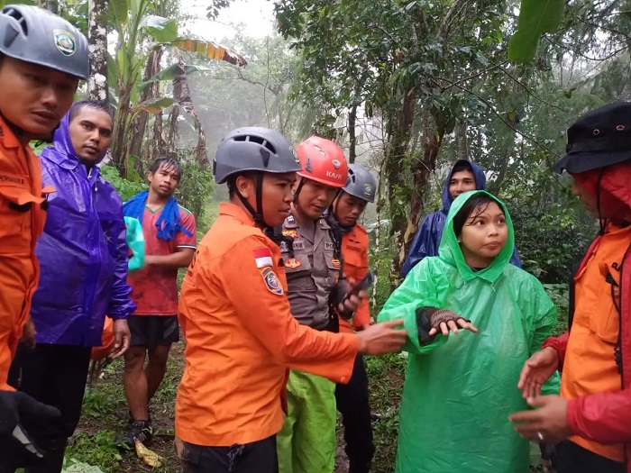 Setelah pencarian berjam-jam, Eka Putri yang dilaporkan tersesat di Gunung Batukaru, Tabanan akhirnya ditemukan oleh tim SAR gabungan, Senin (4/3/2024).