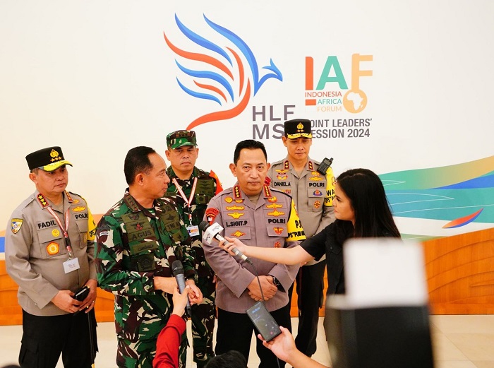 Kapolri Jenderal Pol. Listyo Sigit Prabowo dan Panglima TNI Jenderal Agus Subiyanto meninjau langsung kesiapan pengamanan IAF ke-2 dan HLF MSP di Bali, Sabtu (31/8/2024)/ dok. Polri.