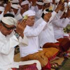 Persembahyangan pada Puncak Karya Padudusan Agung lan Ngenteg Linggih di Pura Agung Jagatnatha Kota Denpasar bertepatan Purnama Sasih Kalima, Sabtu (16/11/2024).