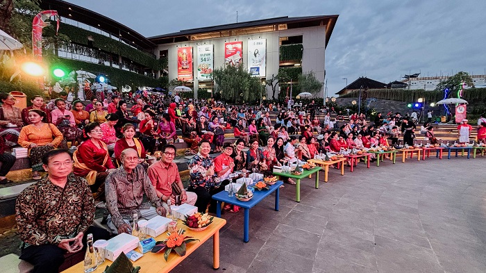 Suasana peringatan Hari Kartini di Living World Denpasar pada Sabtu, 19 April 2025.