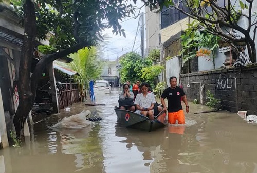 Evakuasi warga terdampak banjir di Bali pada Rabu, 10 September 2025.