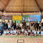 Foto bersama para siswa, orang tua, dan dewan guru Olas Asih Elementary School usai kegiatan talent show pada Jumat 12 Juni 2026.