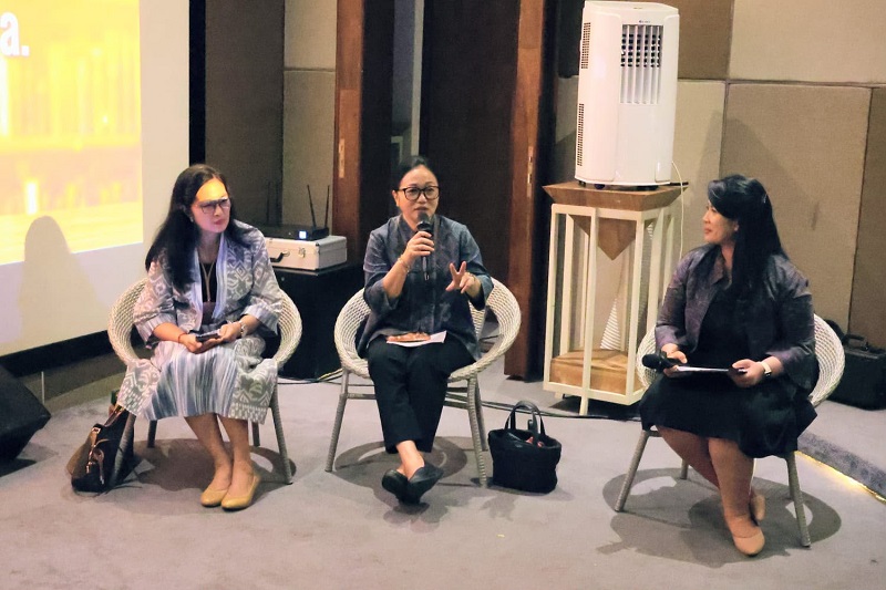 Bunda Literasi Kota Denpasar menjadi narasumber kegiatan Bincang Literasi Perempuan 