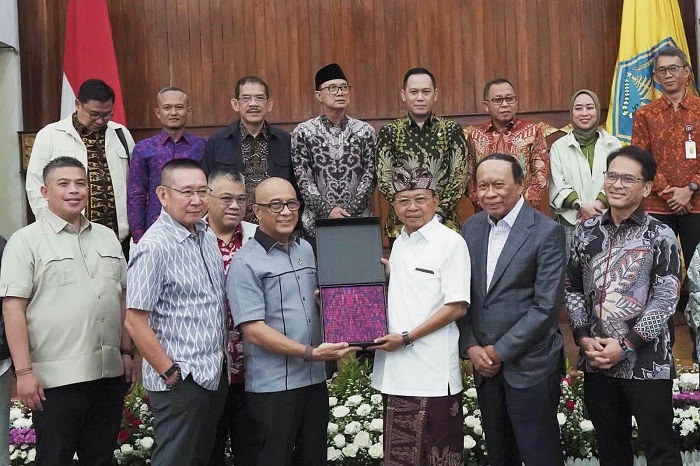 Gubernur Bali, Wayan Koster, menerima kunjungan kerja Banggar DPR RI yang dipimpin oleh Wakil Ketua Banggar, Syarief Abdullah Alkadrie.
